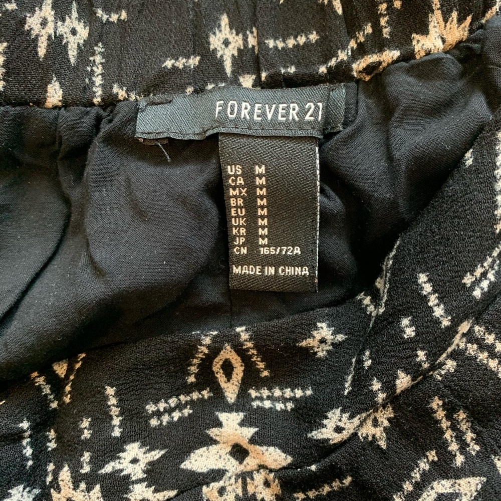 3/20$ Forever 21 Shorts Black Aztec Print Size M - Picture 4 of 11